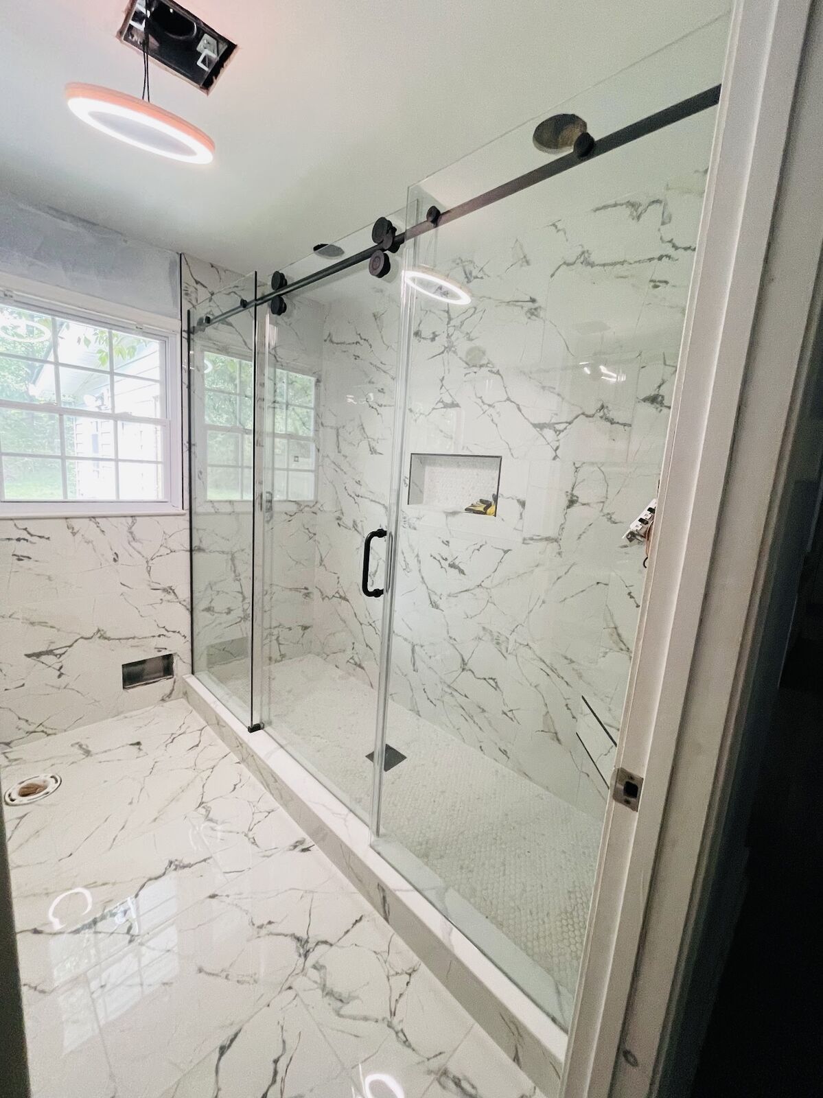 Sliding enclosure · marble